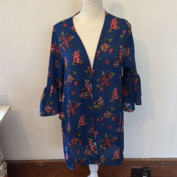 Gypsiess and Moondust  blue floral bell sleeve open top Size M - Picture 2 of 9